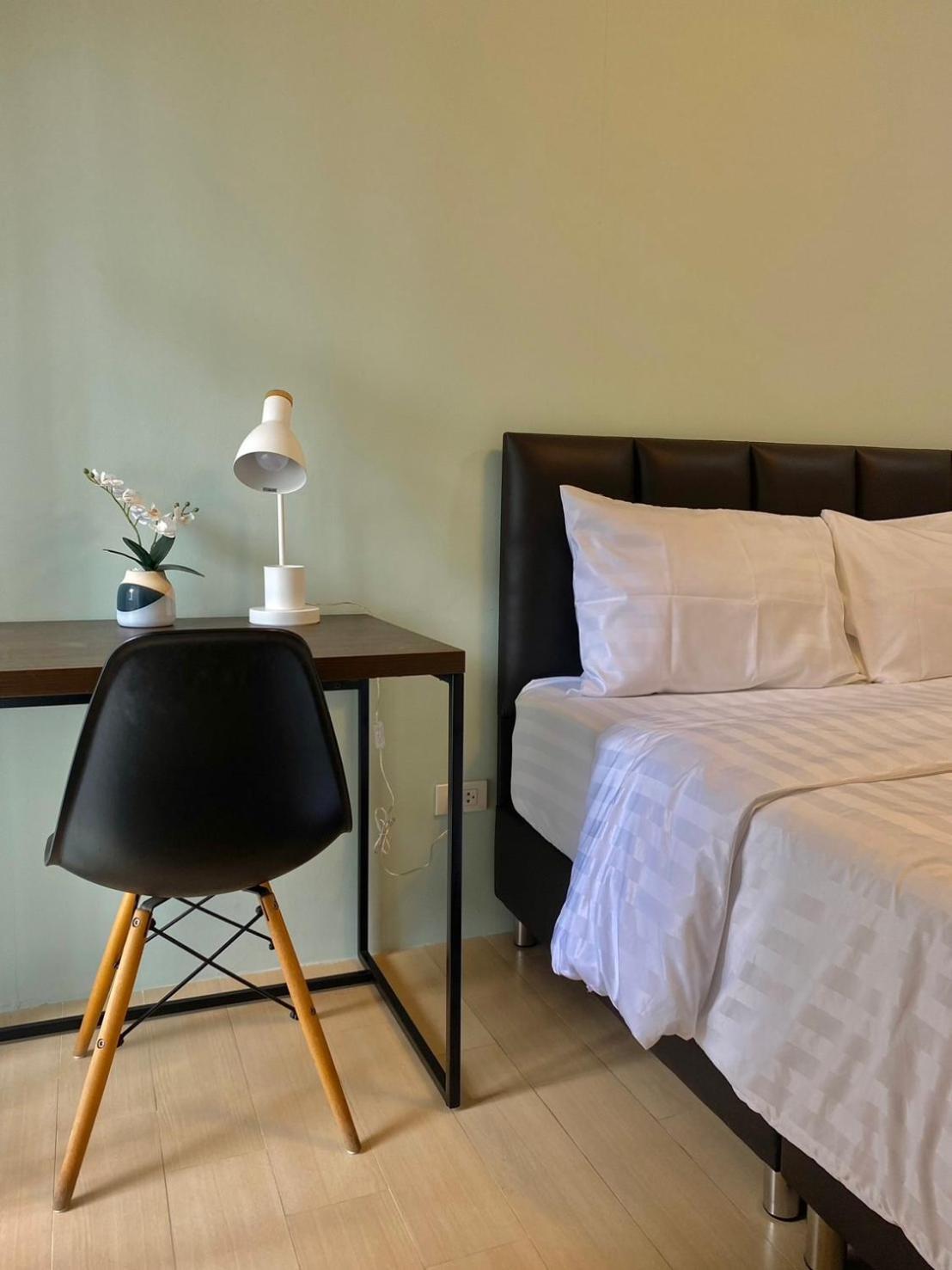 Baan Ploy In (adults Only) Hostal *