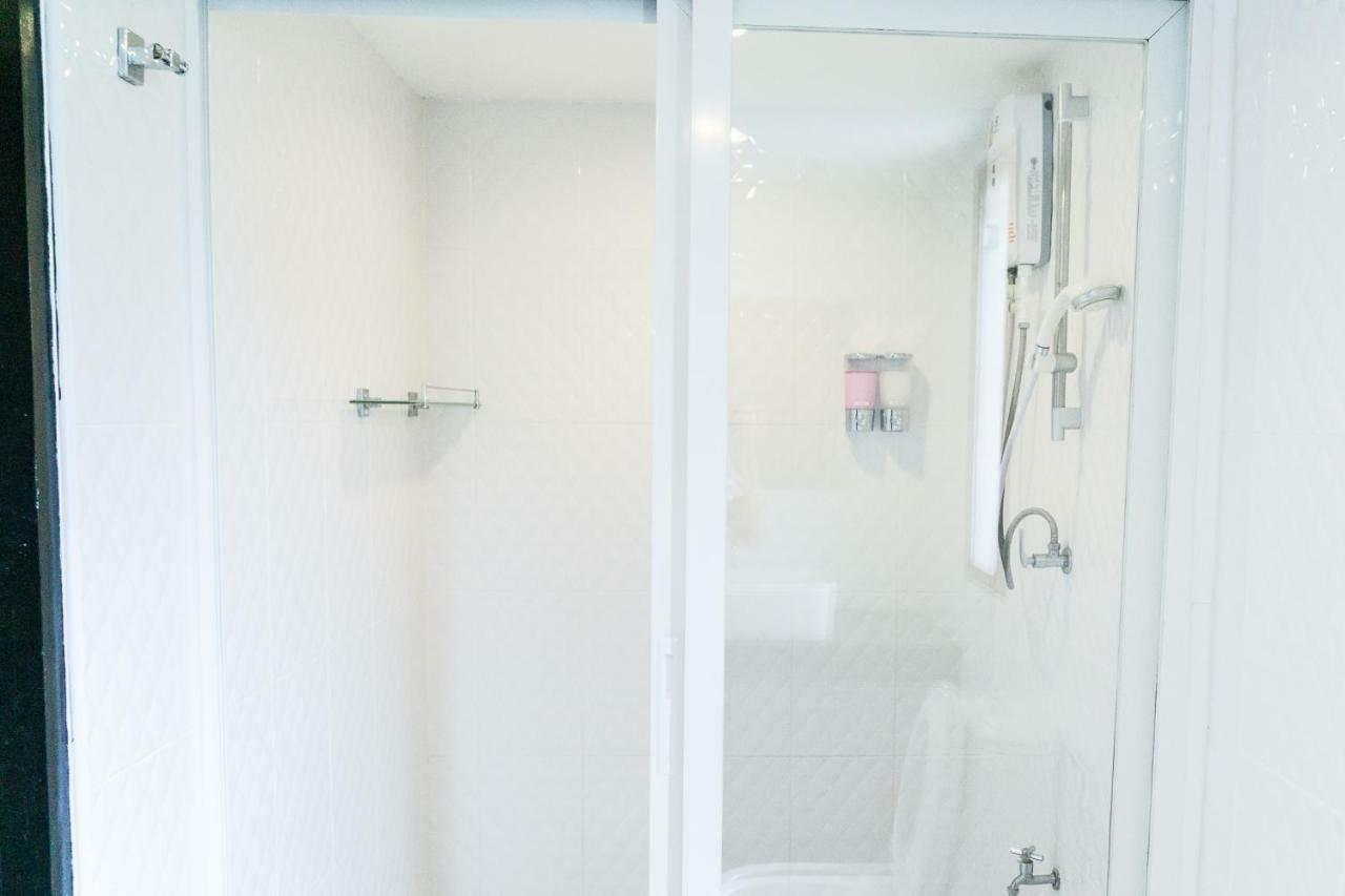 Baan Ploy In (adults Only) Hostal *
